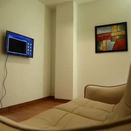 Hotel Imperia Suites Джаландхар Экстерьер фото