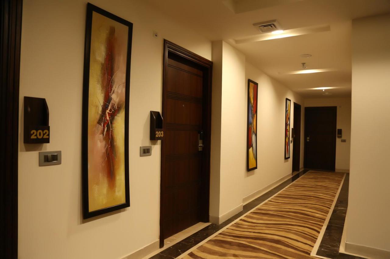 Hotel Imperia Suites Джаландхар Экстерьер фото