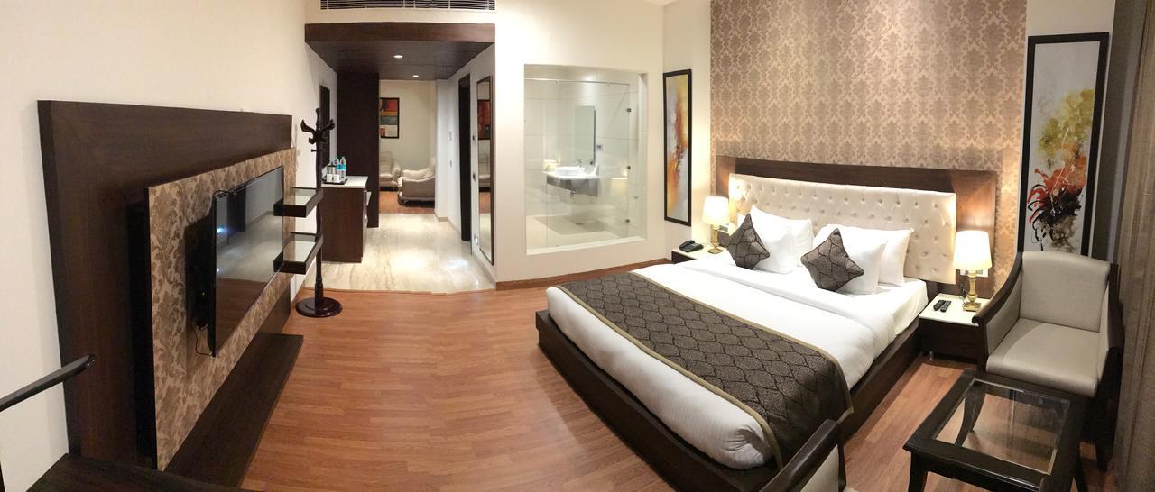 Hotel Imperia Suites Джаландхар Экстерьер фото